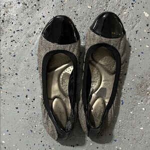 Comfort Plus by Predictions Black and Gray Flats